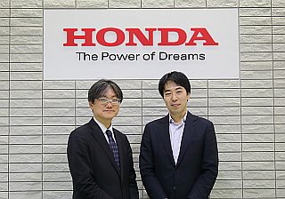 （左より）本田技研工業株式会社 日本本部 法人営業部 カーレンタル事業課 課長 営業主幹 妹尾 高史 氏、主任 稲葉 雅人 氏