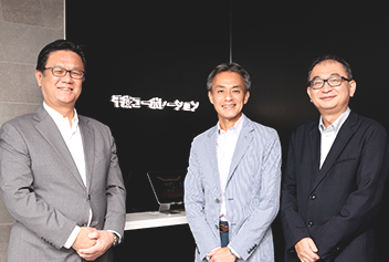 （左より）千歳コーポレーション株式会社 取締役 専務執行役員 管理本部長 中尾 誠志 氏、システム部長 前澤 秋生 氏、システム部 次長 磯部 宏 氏